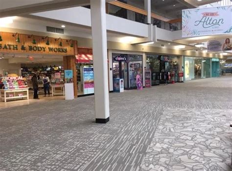 lto un square mall|alton square mall shoe stores.